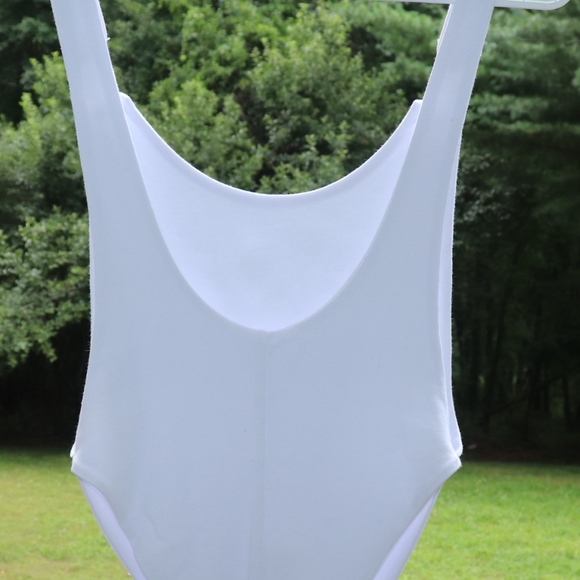 White Nasty Gal Bodysuit with gold clasp - Picture 3 of 3